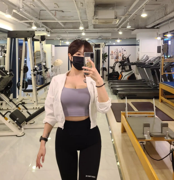 有女生互看身体咩 我果体很炸裂哦！