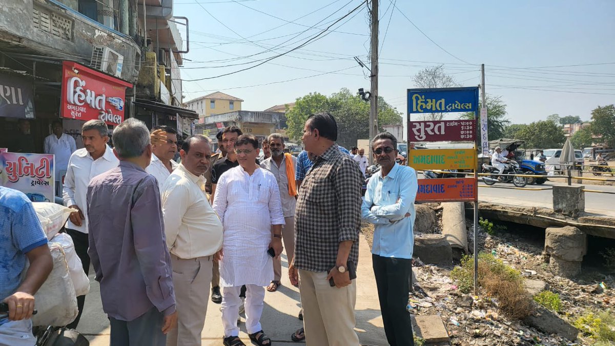 mkaswalabjp's tweet photo. સ્વચ્છ સાવરકુંડલા, સમૃદ્ધ સાવરકુંડલા 
સાવરકુંડલા નગરપાલિકાના સ્વચ્છતા અભિયાન કાર્યક્રમ સંદર્ભે પાલિકા તેમજ સંગઠનના પદાધિકારીઓ સાથે સ્થળ મુલાકાત લઇ સ્વચ્છતાની સમીક્ષા કરી. નગરમાં સ્વચ્છતા ઉપરાંત રસ્તા પર યોગ્ય સ્થળે સ્ટ્રીટલાઇટ તેમજ નાળા પર રેલિંગ નાખવા સૂચન કર્યું. https://t.co/z0FgLdrloz