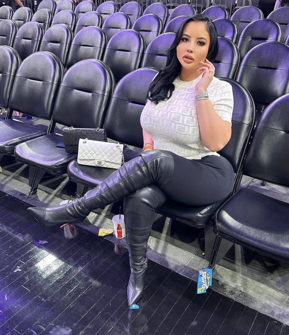 the prettiest prize https://t.co/OxvTwvqAY6<a href="/tag/nba"class="tags"><span>#nba</span></a><a href="/tag/finals"class="tags"><span>#finals</span></a>