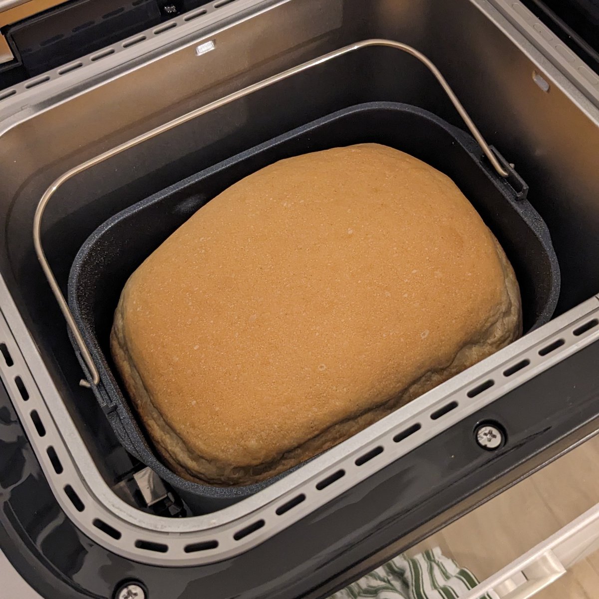 EmergencyBod's tweet photo. Continuing on my middle class journey, I now have my own bread maker.
#bleassed #livelaughloaf #breadjourney #glutengroupie https://t.co/ceQGvK7wos