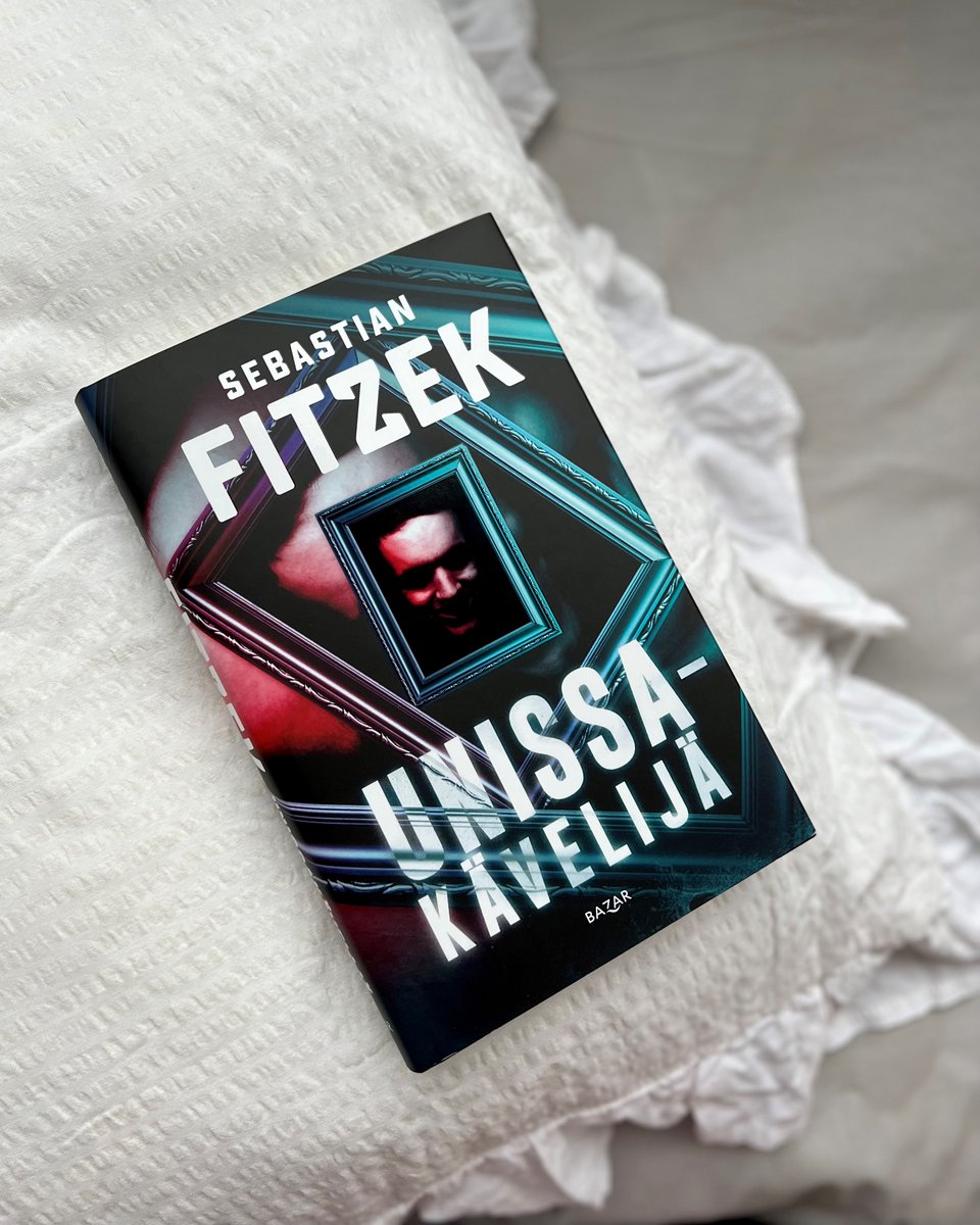 Sebastian Fitzek vie Unissakävelijä-trillerissään (suom. Olli Sarrivaara) lukijan keskelle yöllisten pelkojen kiemuraista labyrinttia ja hivuttaa pahimmat painajaiset sivu sivulta lähemmäksi.😴😨

Lue tai kuuntele!📖🎧

Lue lisää: bazarkustannus.fi/kirja/unissaka…