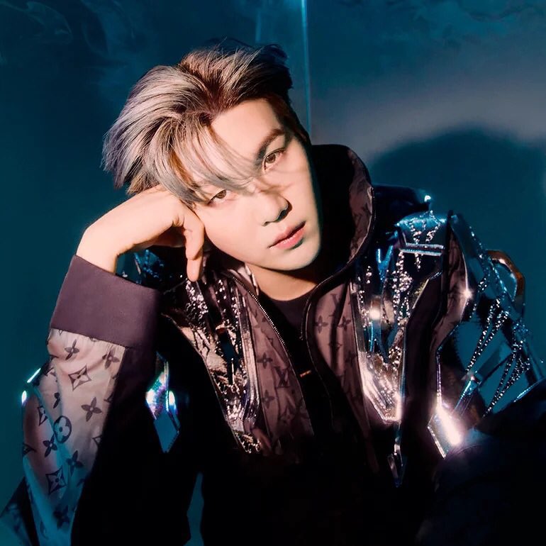 #JUNGKOOK join #V, #JIMIN and #AgustD as the only soloists to sell 1 million copies in the 1st day of release on Hanteo history.