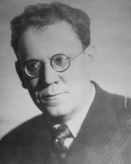 Russia's tweet photo. 🗓 #OTD in 1887, Samuil #Marshak - a household name among Soviet writers - was born.
📚 Marshak mastered verses & children's books (Russian learners rejoice). His utterly brilliant translations of English poetry, including Shakespeare, Blake & Burns are considered classics. https://t.co/FegwxfJ29O