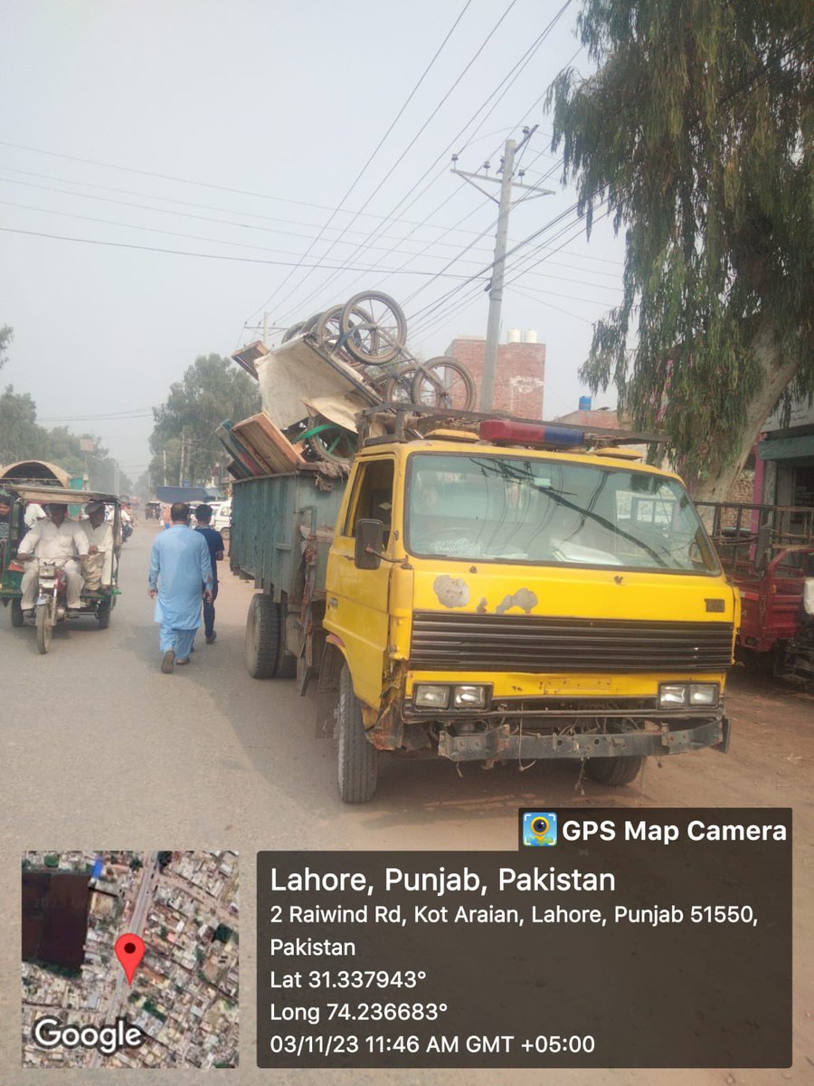 McLahore's tweet photo. Anti Encroachment &amp; removal of banners operation at Raiwind Road. 

#daily #operations #tableegi #ijtimah #lahore #MCL #Adminstratorlhr #DClahore

@commissionerlhr @DCLahore https://t.co/EUnj0tXyzv