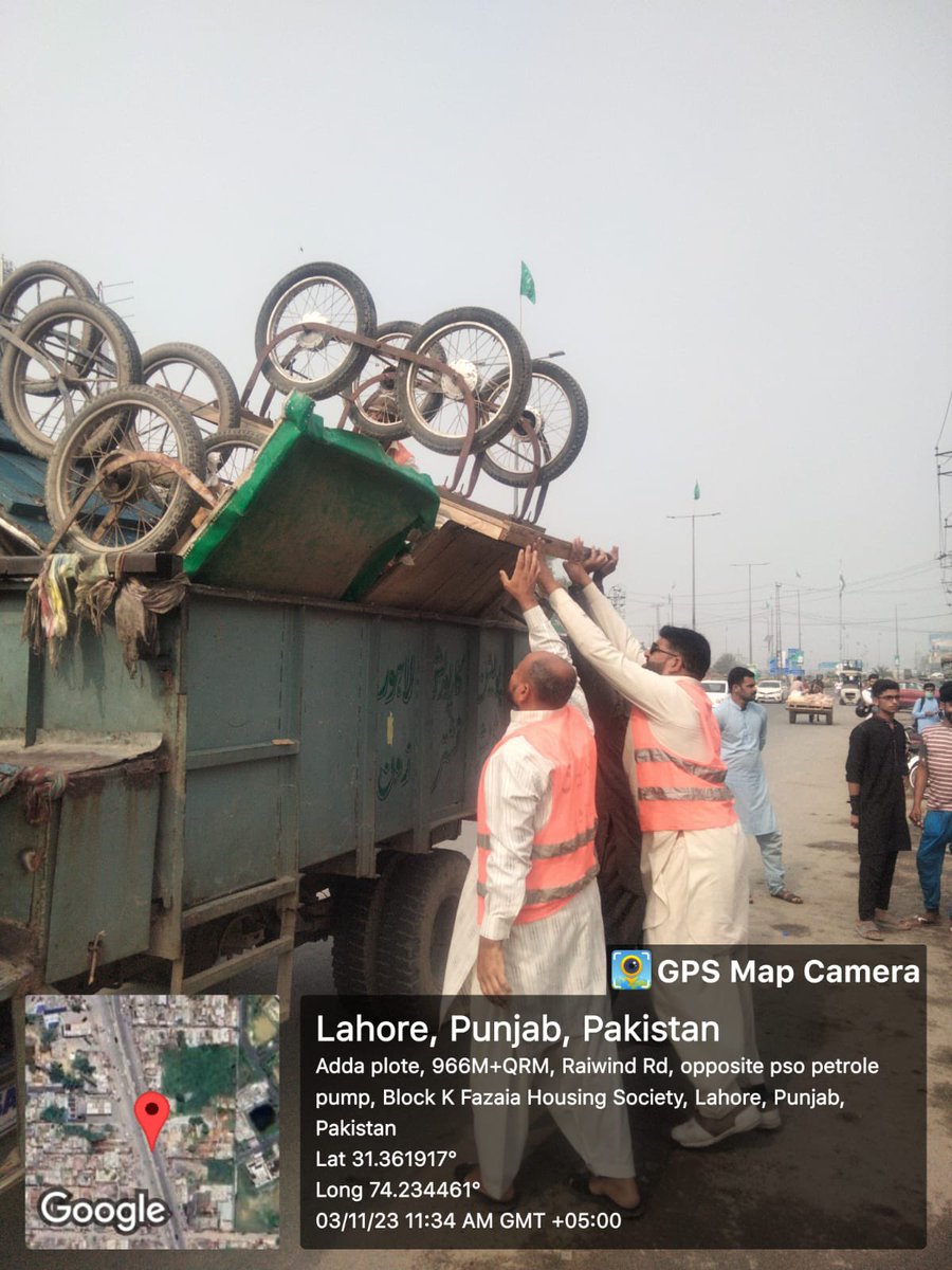 McLahore's tweet photo. Anti Encroachment &amp; removal of banners operation at Raiwind Road. 

#daily #operations #tableegi #ijtimah #lahore #MCL #Adminstratorlhr #DClahore

@commissionerlhr @DCLahore https://t.co/EUnj0tXyzv