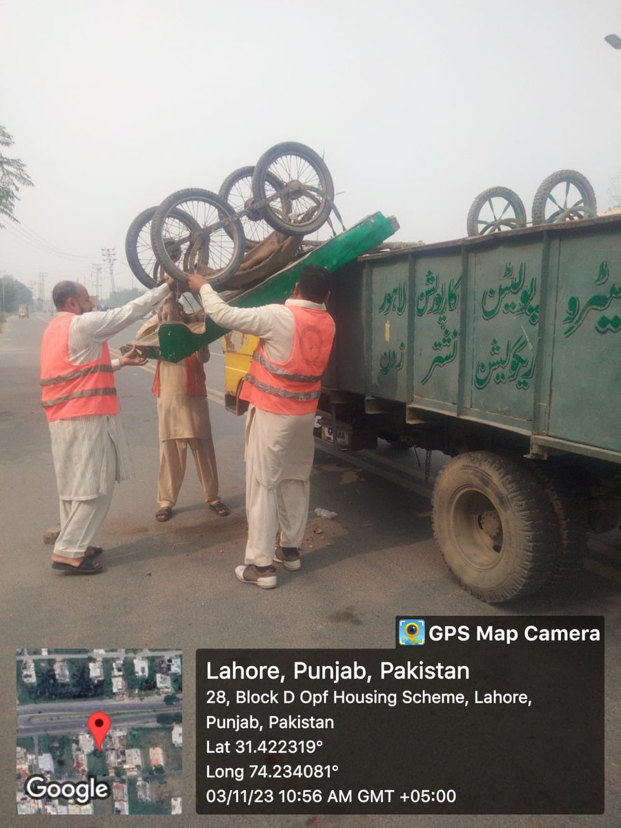 McLahore's tweet photo. Anti Encroachment &amp; removal of banners operation at Raiwind Road. 

#daily #operations #tableegi #ijtimah #lahore #MCL #Adminstratorlhr #DClahore

@commissionerlhr @DCLahore https://t.co/EUnj0tXyzv