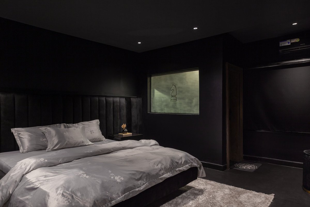 CheckersICL's tweet image. Dark themed exquisitely designed apartment check!!
Oozes coziness and class👌🏾

We call it the Black Knight