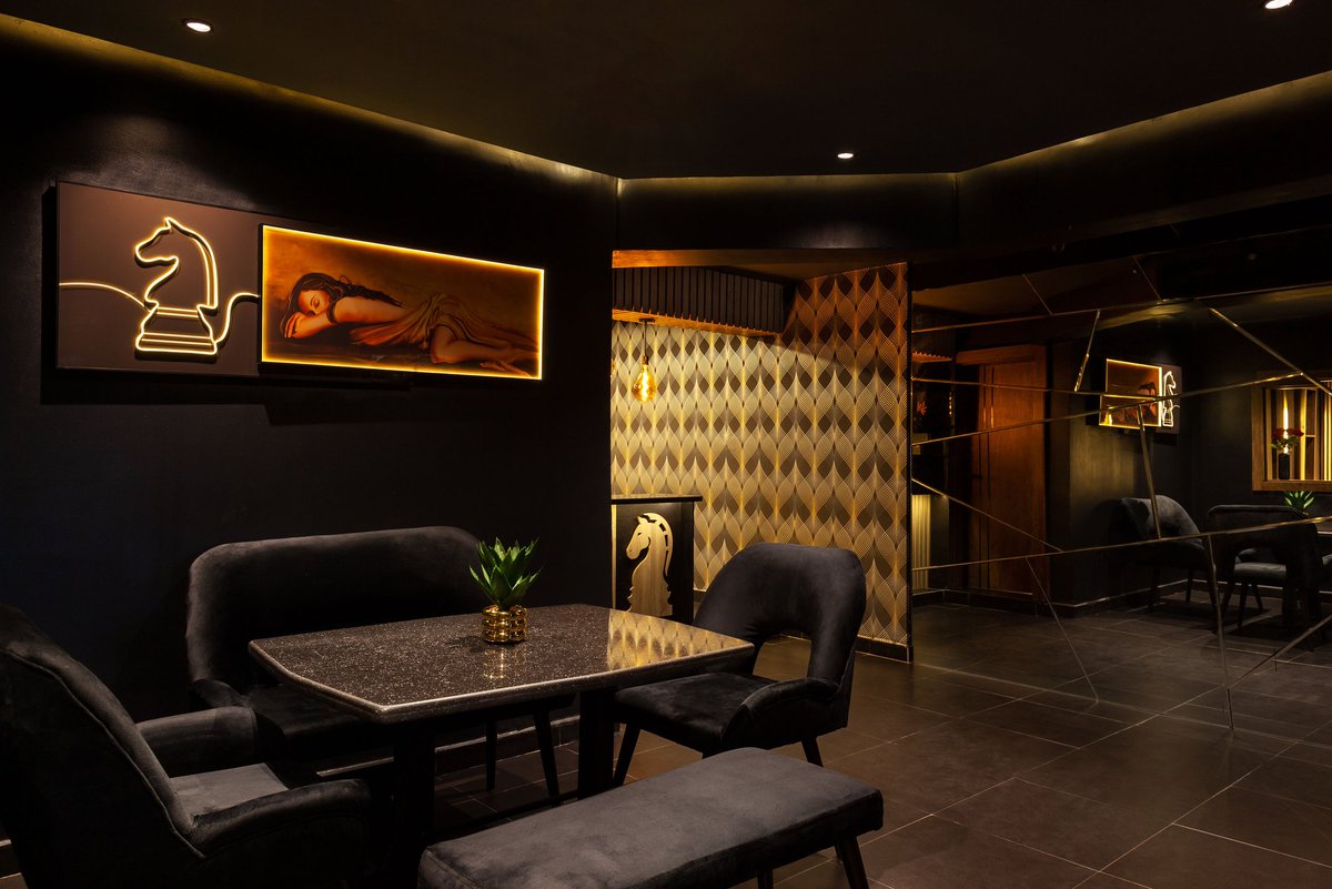 CheckersICL's tweet image. Dark themed exquisitely designed apartment check!!
Oozes coziness and class👌🏾

We call it the Black Knight