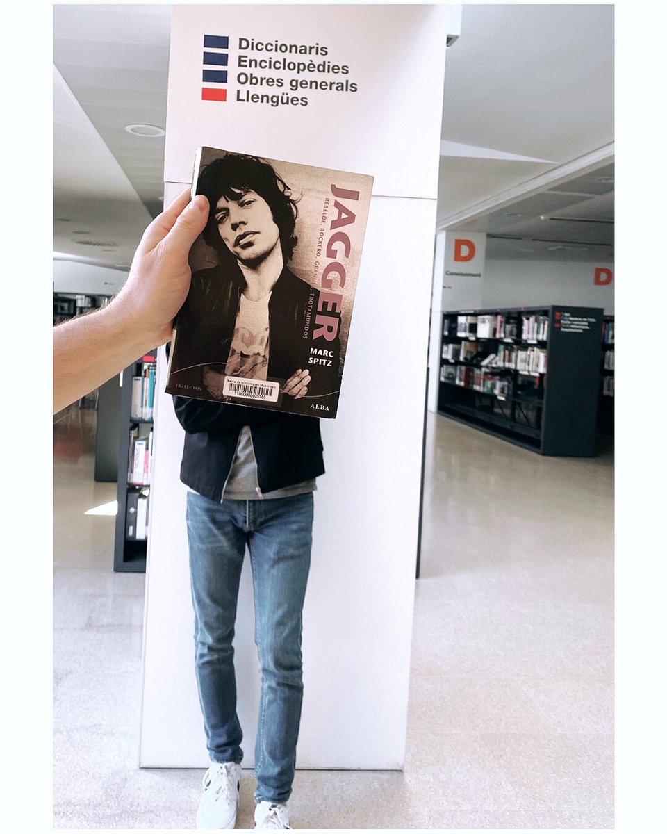 Al #bookfacefriday d’avui #usrecomanem “Jagger” de Mike Spitz, una #biografia centrada en la carrera musical de #mickjagger, la seva relació amb altres músics i el procés creatiu per elaborar les seves cançons.