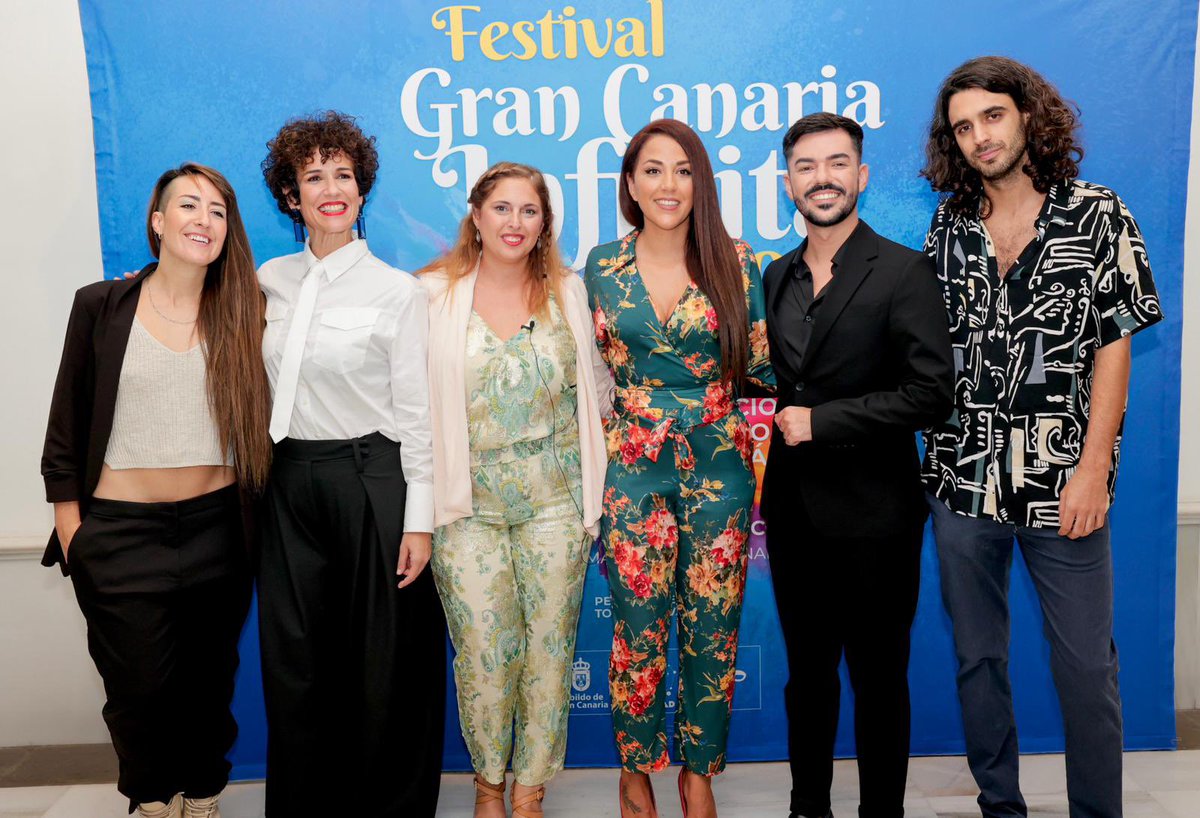 TomasGalvanM's tweet photo. 💜 Una edición más de Gran Canaria Infinita, escuchando y aprendiendo del poder de las historias y del feminismo para avanzar: con Loida Hernández, @pituaparicio y la música de @PedroPastorG. 

Un placer compartir presentación con la inmensa Petite Lorena. 

¡Gracias! https://t.co/kWqChxPhek