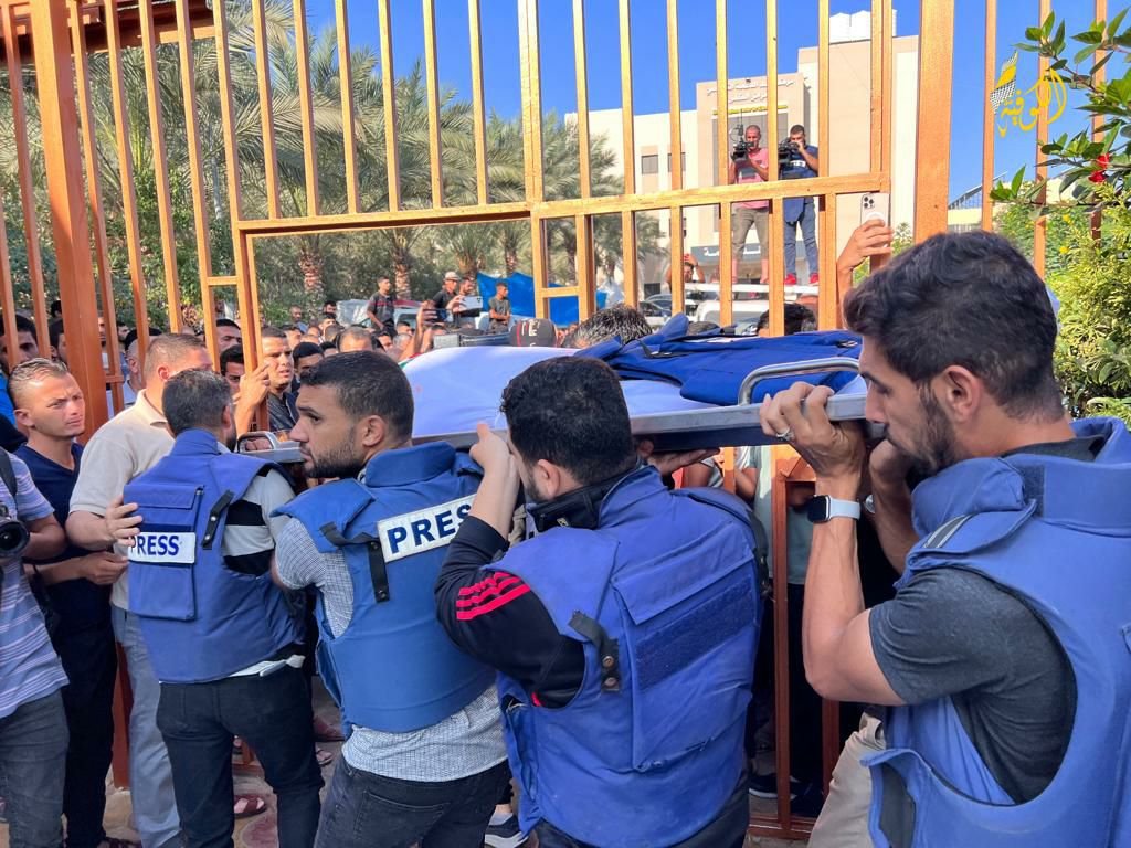 QudsNen's tweet photo. Palestinian journalists bid a final farewell to their colleague, Mohammad Abu Hattab, murdered yesterday in an Israeli airstrike which targeted his home in Khan Yunis, south of the Gaza Strip.

#GazaGenocide https://t.co/J3g5VAShnG
