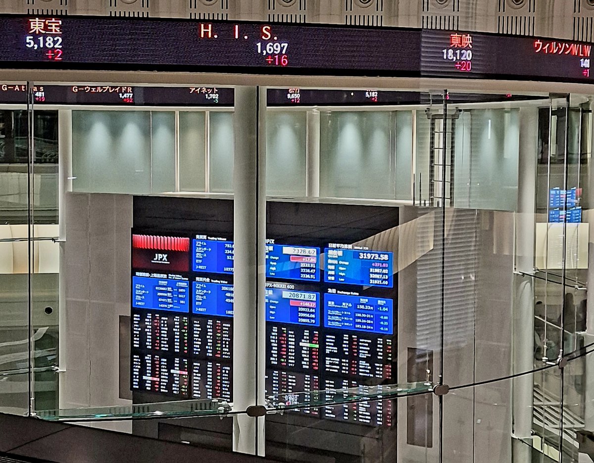 CeccottiD's tweet photo. La gentile accoglienza ricevuta alla JPX Tokyo Stock Exchange, la seconda Borsa al mondo per importanza dopo quella di New York, ben rappresenta le caratteristiche del popolo giapponese: #rispetto, #educazione ed #ospitalità. https://t.co/zLt6H0BfwJ