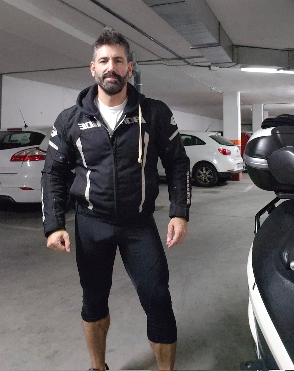 JoseMariaheaven's tweet photo. En Madrid en moto, todo es mejor 😜 https://t.co/ncH9kxnjBd