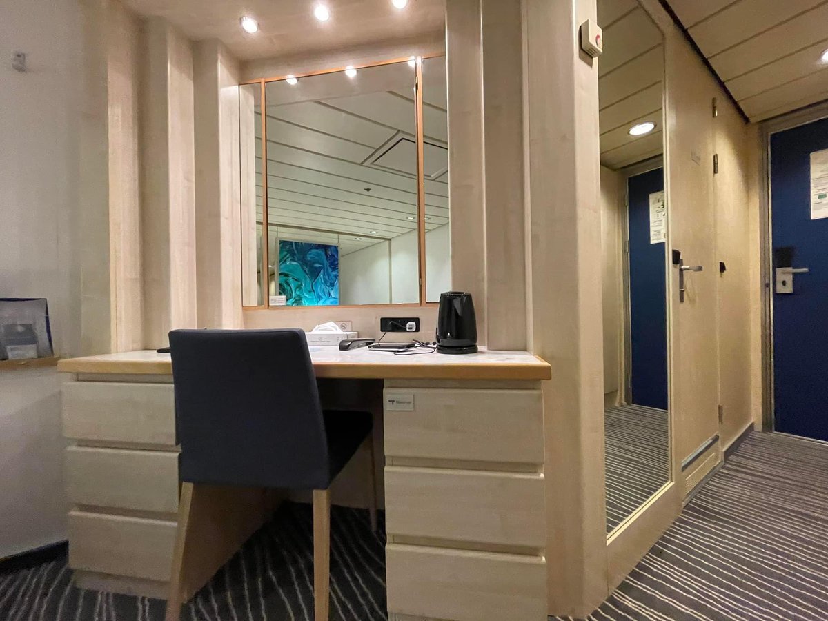 travelblogjamie's tweet image. Our inside cabin (4172) onboard Marella Voyager! I always prefer an outside / balcony but they were £££££ on this occasion! However, a good size, comfy &amp;amp; oodles of storage space as is often the case with these older ships. Spot the umbrella 🌂 😂 #cruise #marella #travelblogjamie