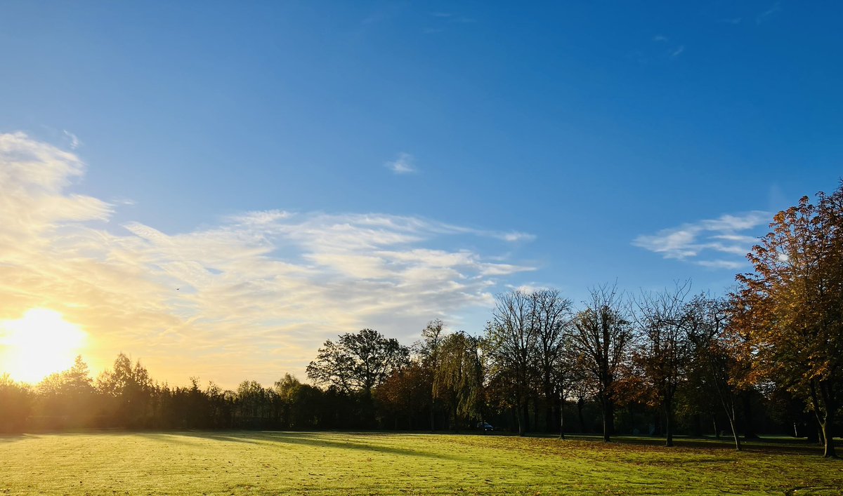 jamesrainer's tweet photo. A glorious late autumn morning here @RatcliffeColl @CISCSchools @BSAboarding https://t.co/NwMRbmnNIN