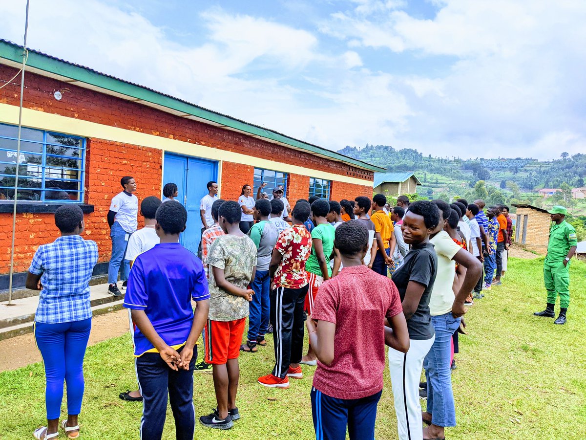 QueenSchelo's tweet photo. Urubyiruko nitwe mbaraga z'igihugu ndetse n'imiryango yacu by'umwihariko. Mindset changing. @CorpsAfricaRda @BikorimanaVale9 @Nyamagabe @NYC_Nyamagabe2 @MBAZISECTOR @RwandaYouth @mwungeri @UNVolunteers 

#ThisIsCorpsAfrica 
#LocalHelpingLocals 
#YouthEmpowerment https://t.co/871rXi1RLj