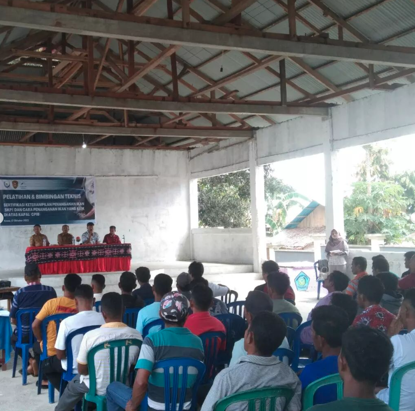 IPNLF's tweet photo. Yayasan IPNLF Indonesia (YII) recently held a fisher workshop in Kawa, #Indonesia, to help improve #fish handling practices and preserve the quality of their catch. Over 70 #fishers attended - encouraging signs of their eagerness to participate in the global market. https://t.co/eKgrSS6b8I