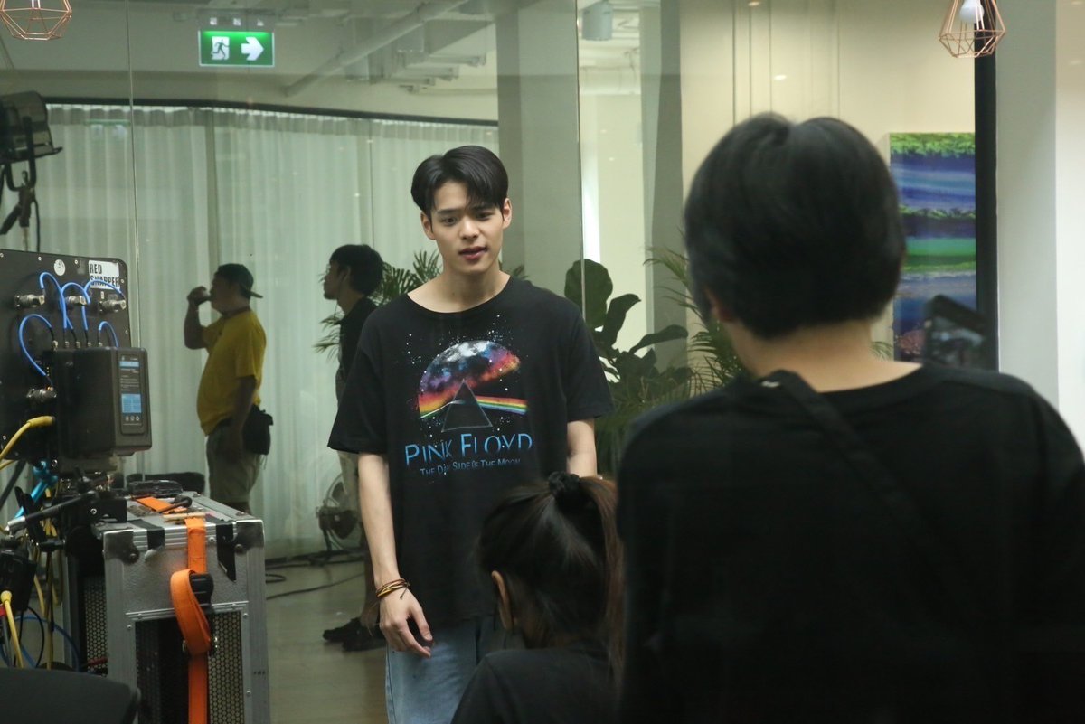 TheTraineeGMMTV's tweet photo. เปิดกองกันไปแล้ว! กับ The Trainee ฝึกงานเทอมนี้ รักพี่ได้มั้ย ส่งกำลังใจให้นักแสดงกันน้าาา เทอมนี้จะเป็นยังไงมารอติดตามกัน 😘👔

#TheTraineeSeries 
#GMMTV
@off_tumcial @AtthaphanP @Sea_tawinan @poon_mit12 https://t.co/9A6rUYbYx8