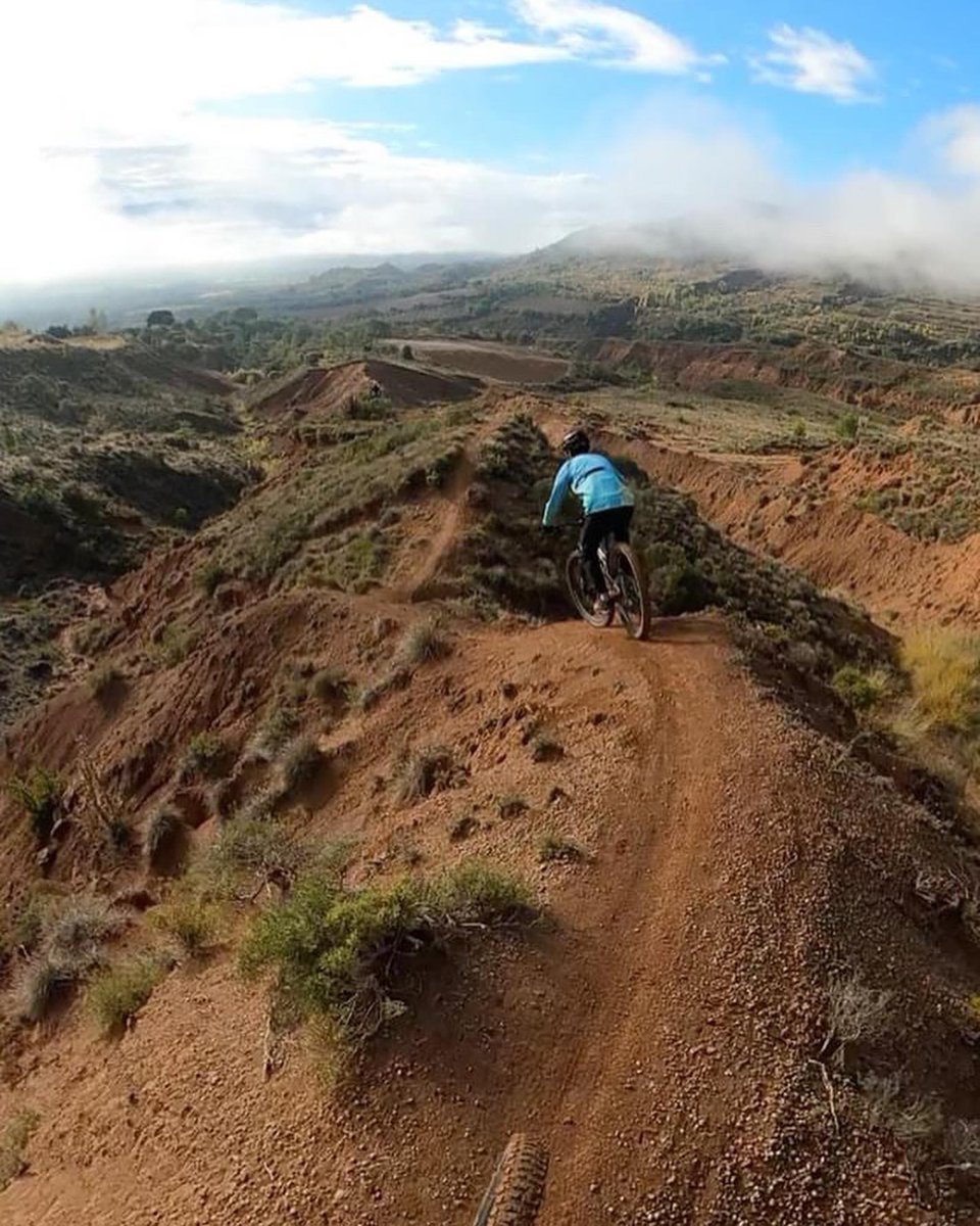 🤩Supertacky🍯
CAT. Previsió fred i aigua pel finde⛈️ 
Consulteu web  els millors sectors en moll. Ojo argiles sector Gesseres‼️

ESP. Previsión frio y agua para el finde⛈️
Consultad en web cuales som los mejores trails en mojado.
Ojo arcillas sector Gesseres‼️