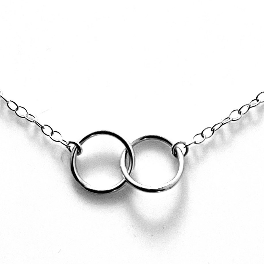 Roberts_London's tweet image. Discover the beauty of eternal connection with our Sterling Silver Interlocking Rings Necklace. A symbol of profound love and unity. ✨ #InterlockingRings #TimelessUnit