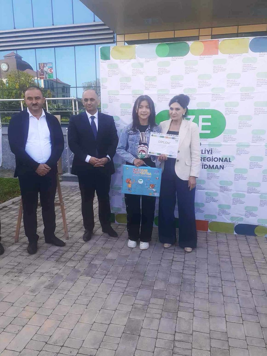 30 oktyabr 2023-cü il tarixdə Saatlı Tarix-diyarşünaslıq muzeyinin "Gənc rəssam" dərnəyinin üzvüləri 8 Noyabr Zəfər günü ilə bağlı hazırlanmış sərgidə iştirak etdilər.
Tədbir “Gənclər Evi” sosial xidmət müəssisəsində keçirildi.