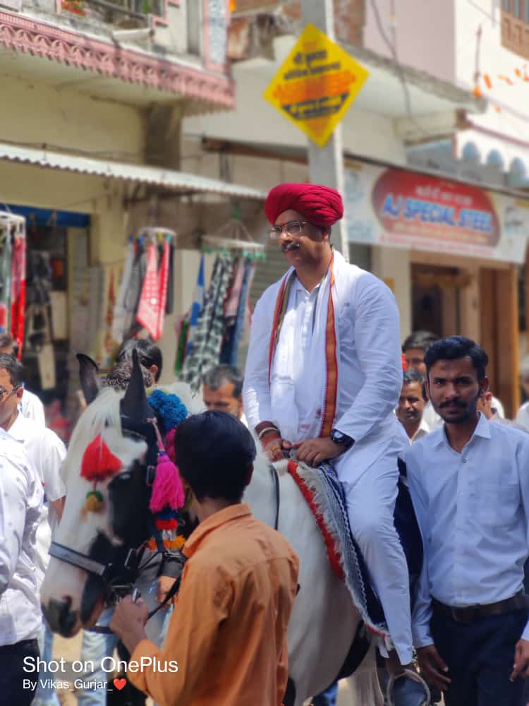 Shubham54665263's tweet photo. गुर्जर सम्राट कर्नल किरोडी सिंह बैंसला जी के पुत्र गुर्जर आरक्षण संघर्ष समिति के अध्यक्ष आदरणीय भाई साहब #विजय_बैंसला_जी को #जन्मदिन की हार्दिक बधाई और शुभकामनाएं । 
 भगवान श्री देवनारायण जी का आशीर्वाद आप पर हमेशा बना रहे....!
@VijaySBainsla https://t.co/O61aIKmJPM