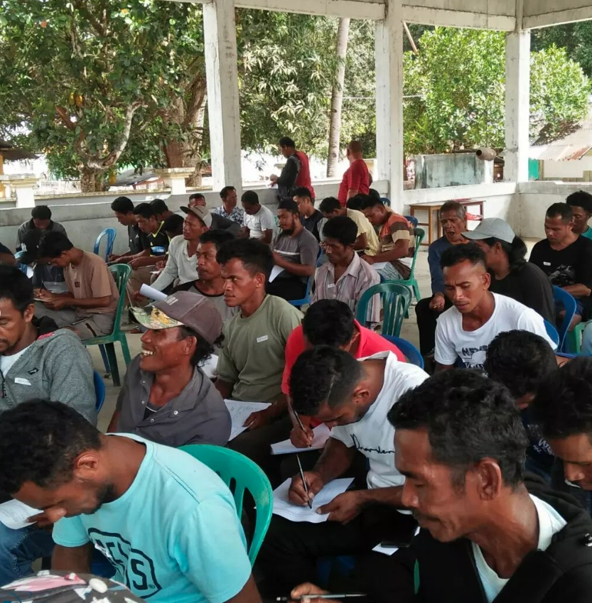 IPNLF's tweet photo. Yayasan IPNLF Indonesia (YII) recently held a fisher workshop in Kawa, #Indonesia, to help improve #fish handling practices and preserve the quality of their catch. Over 70 #fishers attended - encouraging signs of their eagerness to participate in the global market. https://t.co/eKgrSS6b8I