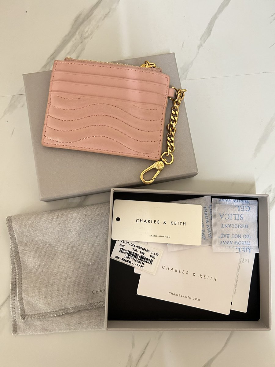 wonniepeach's tweet photo. ส่งต่อสภาพ 70-80% ขาย 300฿ 🌼🧃ของแท้คุบ ดู พต.ได้เลอะ ใหม่มาก🌺✨#ส่งต่อ #กระเป๋ามือสอง #charlesandkeith #ส่งต่อกระเป๋ามือ2 #ส่งต่อเสื้อผ้ามือ2 #เสื้อผ้ามือสองราคาถูก https://t.co/Z6i5I3XUjl