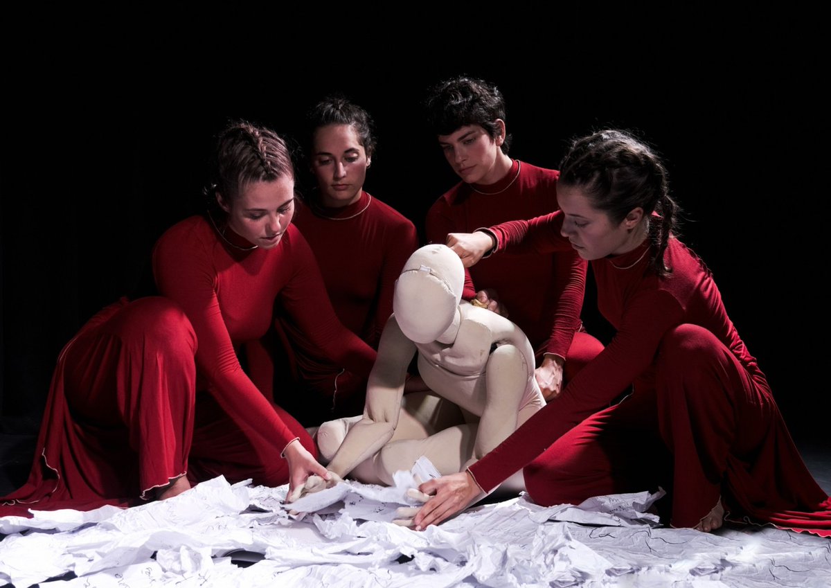 🎭 Teniu ganes de veure teatre i titelles? 

👉🏽 Avui <a href="/LesCicliques/">Les Cícliques Companyia</a> actuen al <a href="/festivaltiteres/">Festival Pendientes de un Hilo</a> 🪡 de Madrid amb 'Tābula' 

🕗 20.00 H 
📍 Teatre Pradillo de Madrid

📸 Aina Diago

🔗 Per saber-ne més aquí 👉🏽 mangrana.cat/les-cicliques-…