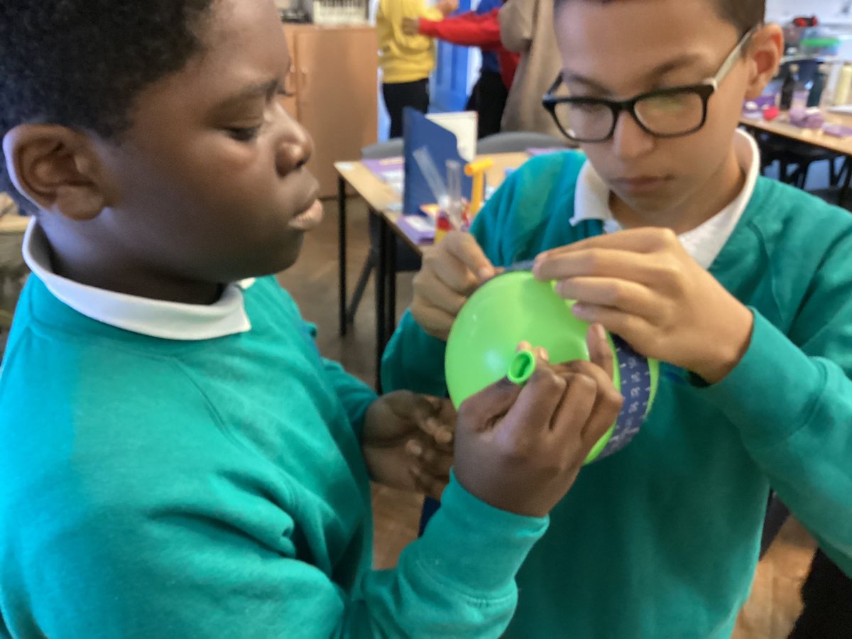 LarkHallPrimary's tweet photo. Year 6 investigated whether there was a relationship between height and lung capacity for STEAM week and presented their results in a scatter graph. This has inspired lots of further investigation. #lhwestminster #lhsteamweek #lhstu #lhblp #lhpscd https://t.co/2IG77qD29Q