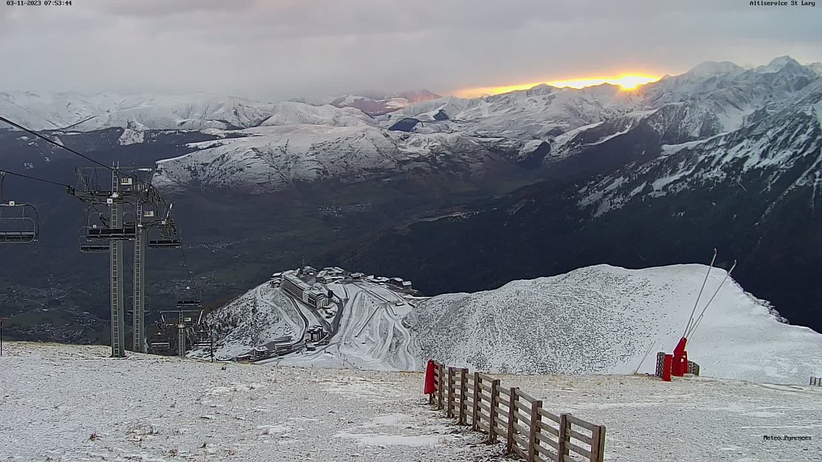 Meteo_Pyrenees's tweet photo. Belle vue sur @SaintLaryAlti avant de nouvelles averses ❄️ https://t.co/VGyH5aIa2b