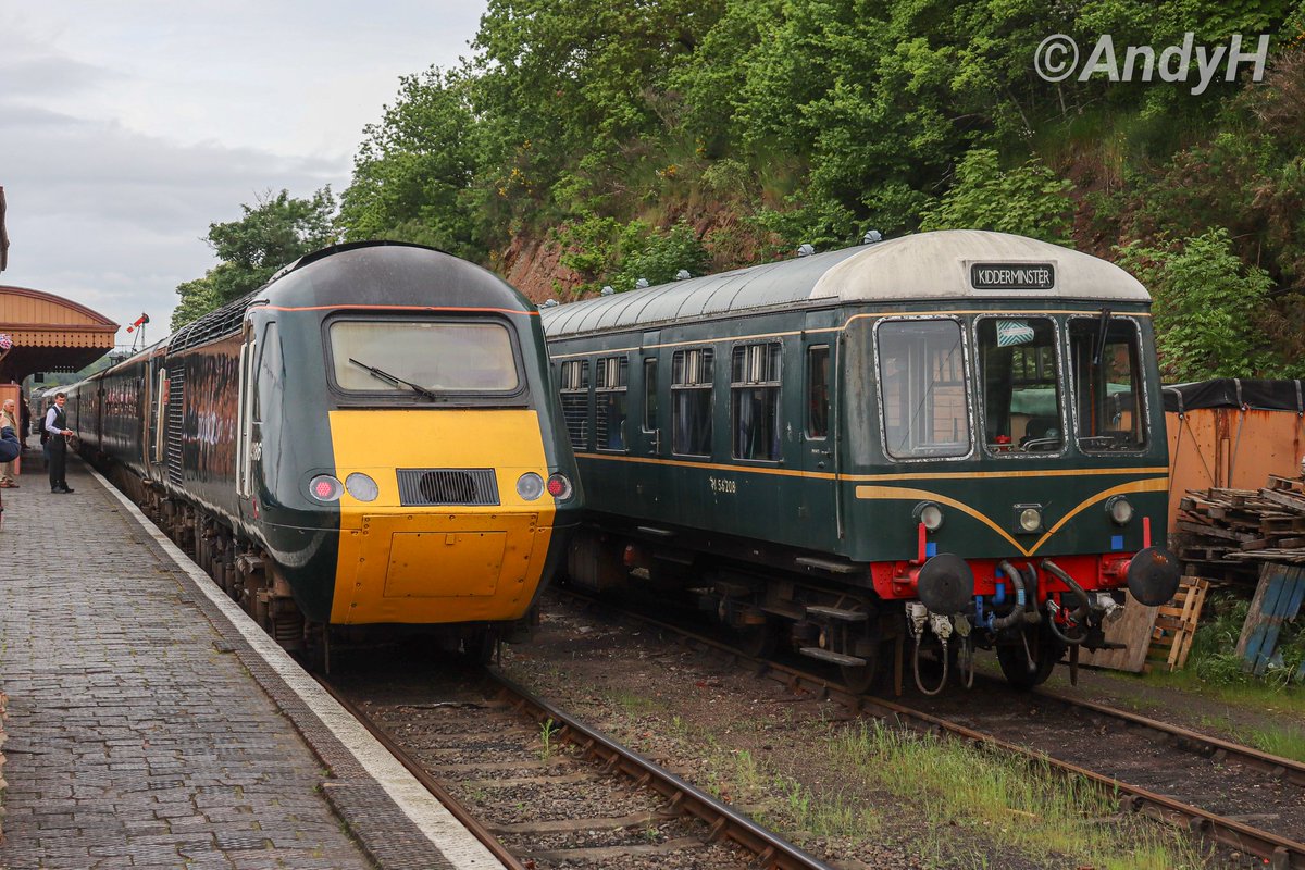 holtona72's tweet photo. #FrontEndFriday (ish).. Two green machines sit side by side at the @svrofficialsite diesel gala back in May this year. Guest #HST #GWR #CastleSet 43186 on passenger service alongside stabled #Class108 DMU driving trailer 56208 at Bewdley. 19/5/23 https://t.co/dBkrYYPlpq
