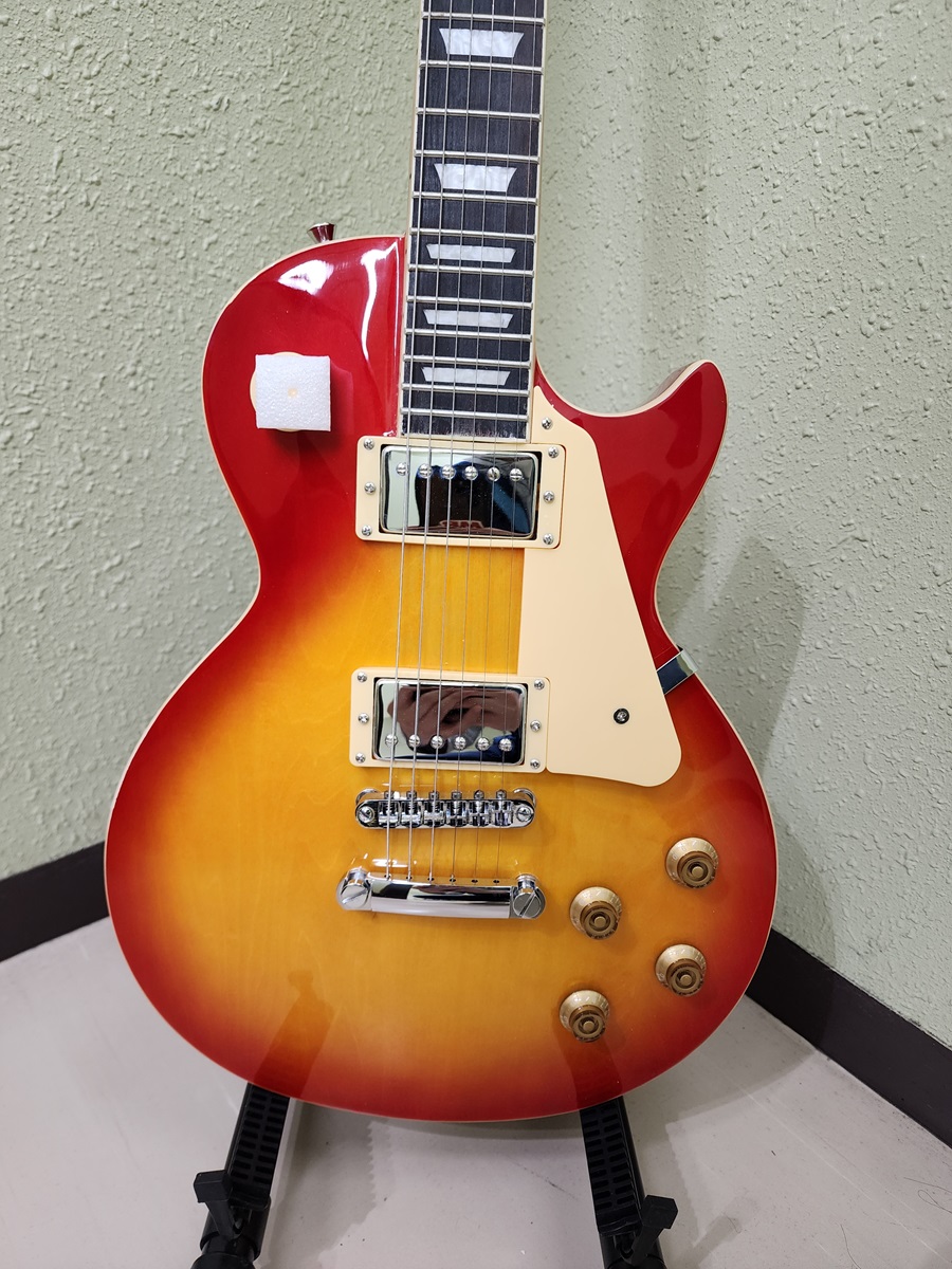 わけあり特価ギターが入荷しました！ 今回はネック不良（汚れ）のもの 