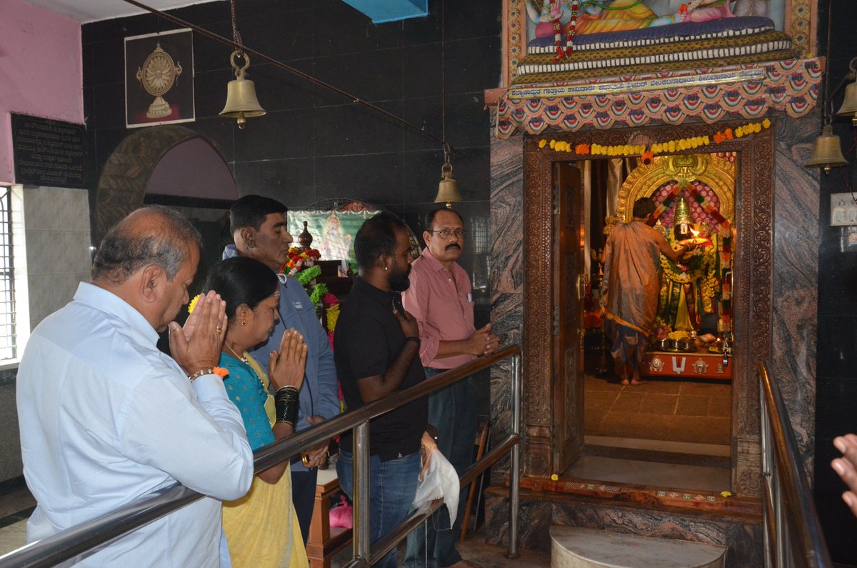 chennibjp's tweet photo. ಇಂದು ಬೆಳಿಗ್ಗೆ ಶಿವಮೊಗ್ಗದ ನವಲೆ ಭಾಗದಲ್ಲಿರುವ ತ್ರಿಮೂರ್ತಿ ನಗರದ ಶ್ರೀ ಲಕ್ಷ್ಮಿ ವೆಂಕಟರಮಣ ಸ್ವಾಮಿಯ ಕಲ್ಯಾಣ ಮಂದಿರ ಆವರಣದಲ್ಲಿ ವಾರ್ಡ್ ನಂಬರ್ 3ರರ ನಾಗರೀಕರೊಂದಿಗೆ ವಾರ್ಡಿನ ಸಮಸ್ಯೆಗಳನ್ನು ಆಲಿಸಲಾಯಿತು.
ಈ ಸಂದರ್ಭದಲ್ಲಿ ಸ್ಥಳೀಯ ಮುಖಂಡರು ಉಪಸ್ಥಿತರಿದ್ದರು.
#chennibjp #shivamogga #WardProblems #nimmachenni https://t.co/2XZ2XXgCaS