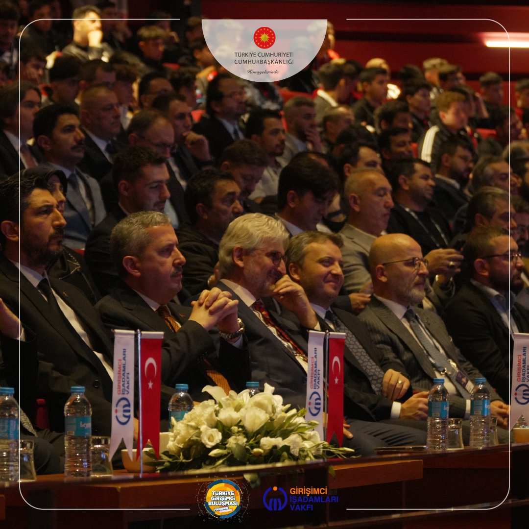 tgbulusmasi's tweet photo. Türkiye Girişimci Buluşması'nda yüzlerce girişim arasında en iyileri özenle belirlendi! Konuşmacılar konuşmalarını gerçekleştirmek üzere sahneye davet ediliyor. https://t.co/AMjvH2xGte