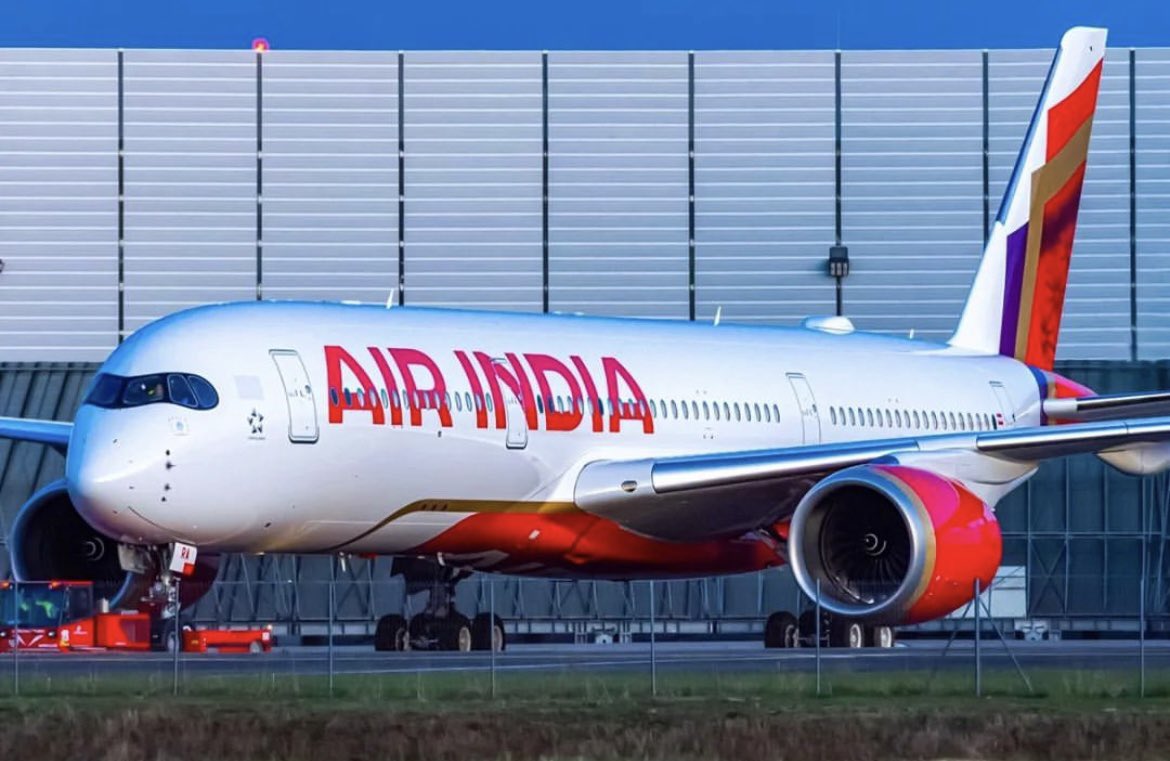 Just In

@airindia to:

Add 30 planes in next five months;

1. 6 A350s
2. 4 B777s, 
3. 20 A320neo

Routes by 2024 March  : 

1. 200 domestic 
2. 200 international 

Image: Icare spotter (IG) 

#AirIndia #Aviation #avgeek