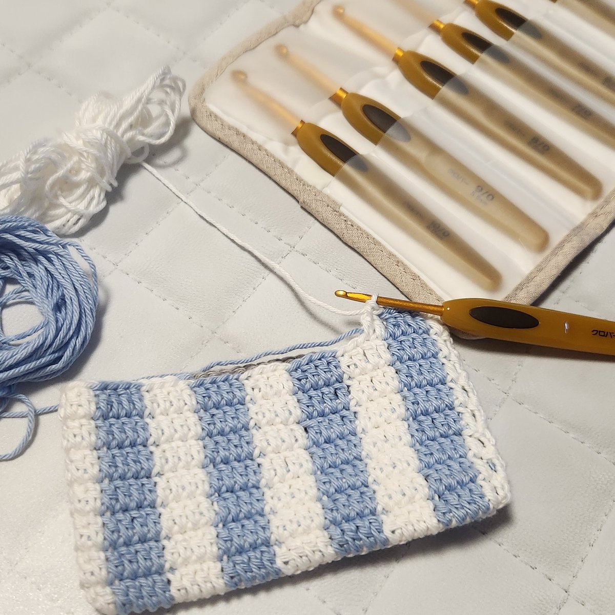 centraft's tweet photo. 11月3日は、「手編みの日🧶」。
秋の夜長に、編み物楽しむのもいいですね！ https://t.co/rPnZ8AlOgQ