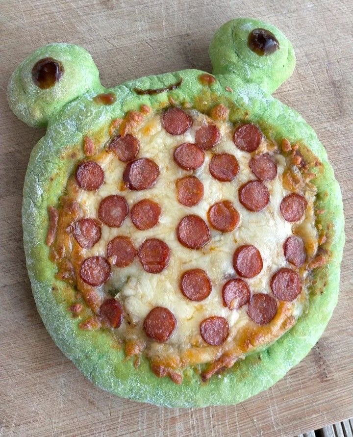 frog pizza