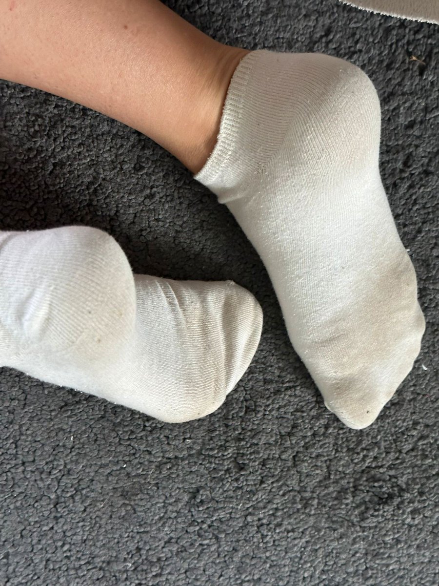 girlsssocks's tweet photo. Waiting to get these socks which have been worn for 7 days straight on holiday 🤤😍 https://t.co/iz1V103Gsg