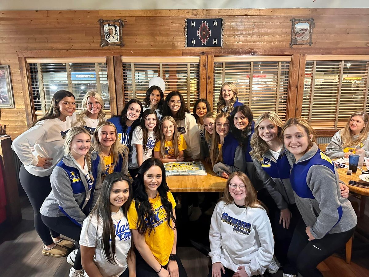 MJMichelleJones's tweet photo. That’s a HIT for the Wildcats at open house💙💛 The CATS were 🔥 tonight!!! Let’s do it again Saturday ladies📣 #wearelogan #wildcatcheer #alegacyofblueandgold #itsLoganhoney #LHS @MadiJones08 https://t.co/4Mrtw8pTfV