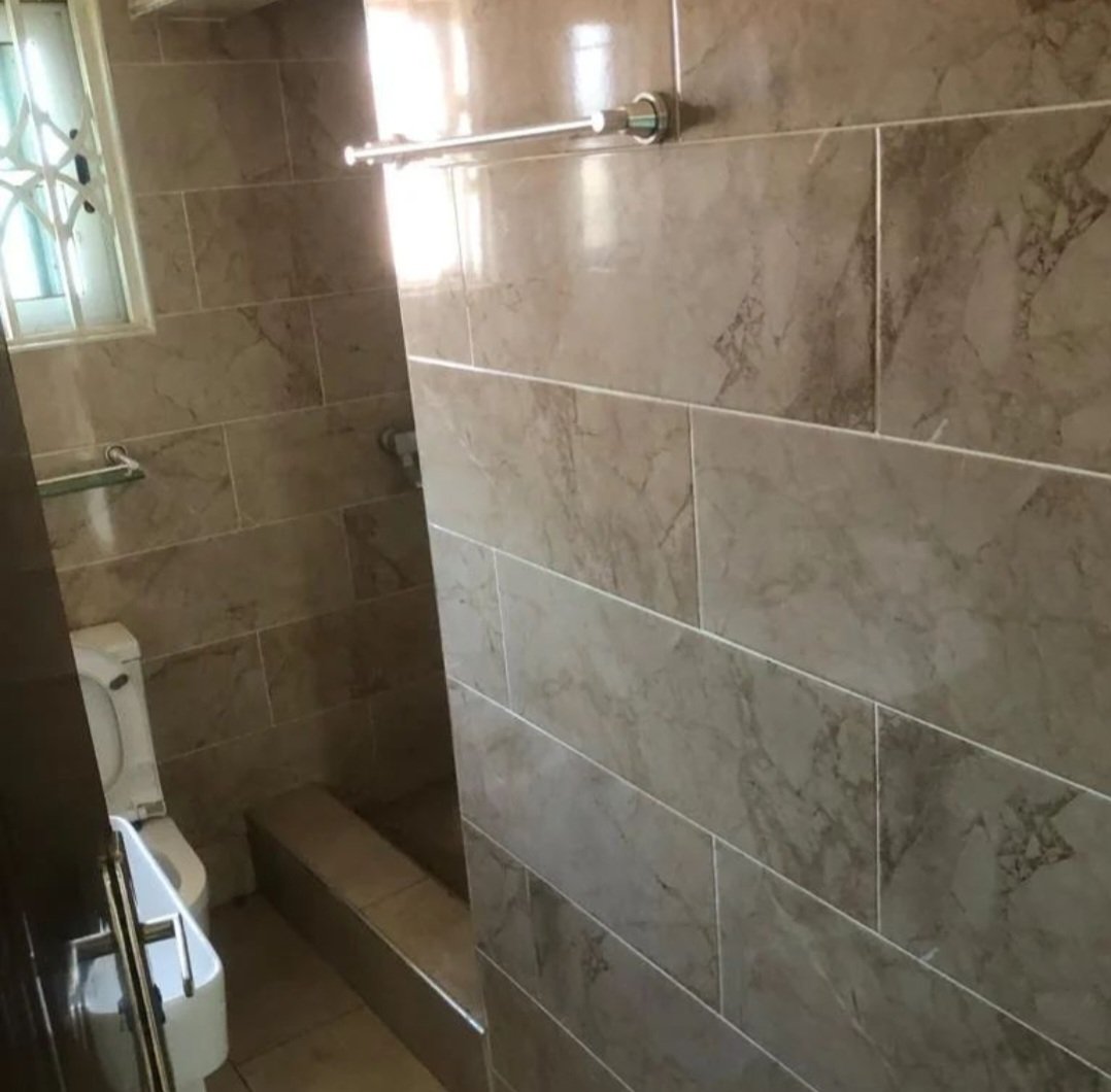 This is a lovely ensuite three bedrooms apartment for rent 

Location : Lakeside Community 7