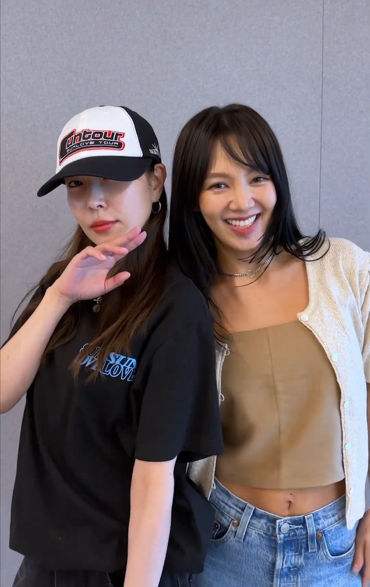 HYOYEON_Updates's tweet photo. For Hyoyeon, one of her biggest inspirations is Korean superstar BoA.

“I’ve always admired her,” she says. “Watching her work tirelessly in the practice room, album after album, has been a great source of inspiration.” https://t.co/7aJ6p5bxdJ