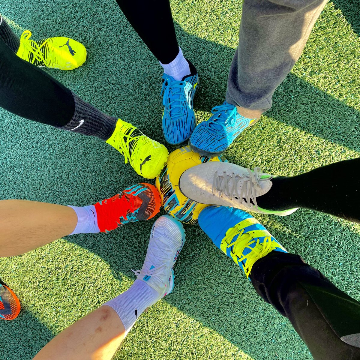 HoverFc's tweet photo. - 허벌FC 경기 일정 안내

일시 : 11월 12일 (일) 12시~14시
장소 : 수원역 도보 10분거리 풋살장

✨풋살화 대여 가능, 샤워장 있음✨
❤️인스타용 사진 찍기 가능❤️

정말 공을 찰 수 있는 다리만 있으면 아무나 환영합니다 https://t.co/jvKZIZoTxk