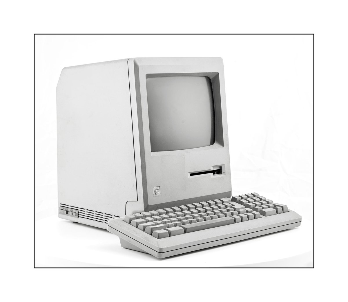 PICTURE OF THE DAY - Still got my first computer, the Mac Plus. #PictureOfTheDay #bnw #bnwphotography #blackandwhitephotography #blackandwhite #MacPlus #Apple #Macintosh #studiophotography #productphotography #archivephotography @Apple @rosie_thomo9