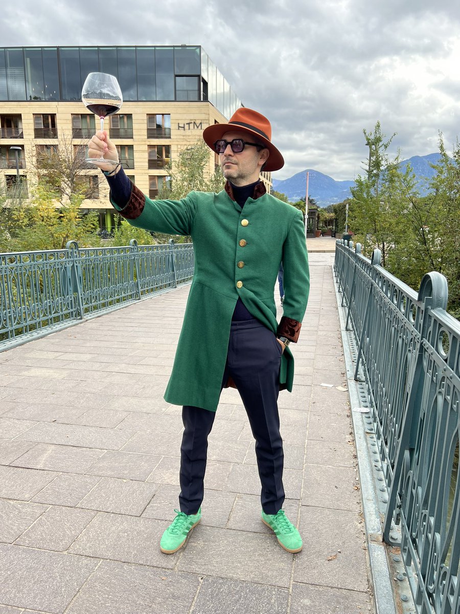 Get ready to raise your glasses and join us for the 32nd edition of the prestigious @meranowinefestival_official #winemobarmy! 🍷

Since 1992, MeranoWineFestival has been the epitome of excellence, elegance, and elitism in the world of wine. 🌟

🔻 Over 650 renowned wineries from