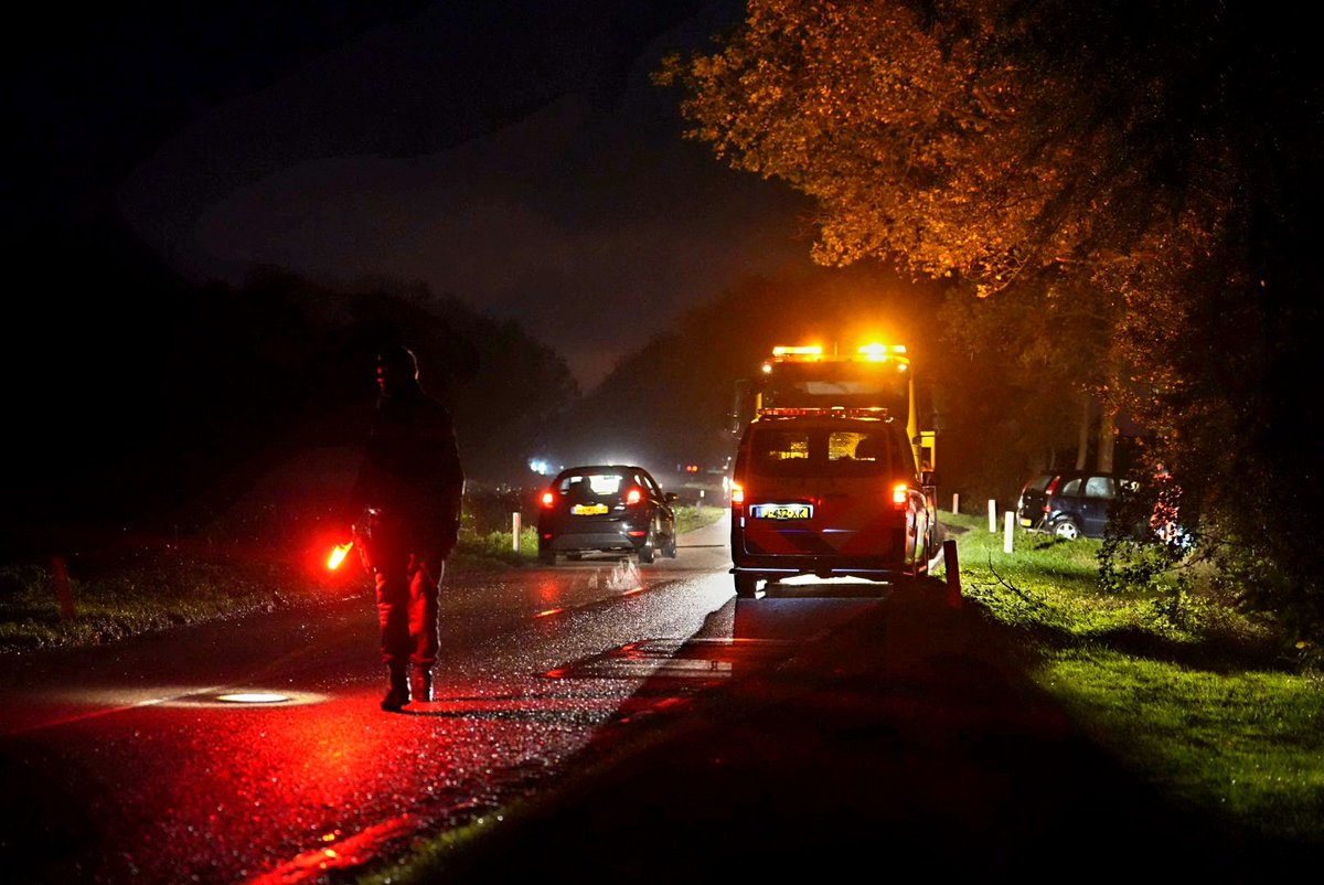 GLOCALmedia112's tweet image. PRIO1: Automobiliste raakt macht over het stuur kwijt en belandt met haar voertuig in de sloot naast de Hartweg bij 't Veld... 

#glocalmedia #prio1 #hollandskroon