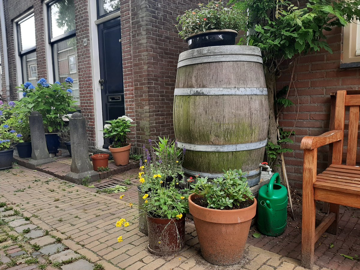 Gemeente Leiden en het Hoogheemraadschap van Rijnland bieden een kortingsactie aan voor regentonnen. Door klimaatverandering wordt de noodzaak om water op te vangen groter. Een goede reden om (mèt korting) een regenton aan te schaffen. Zie voor meer info gagoed.nl/regenton