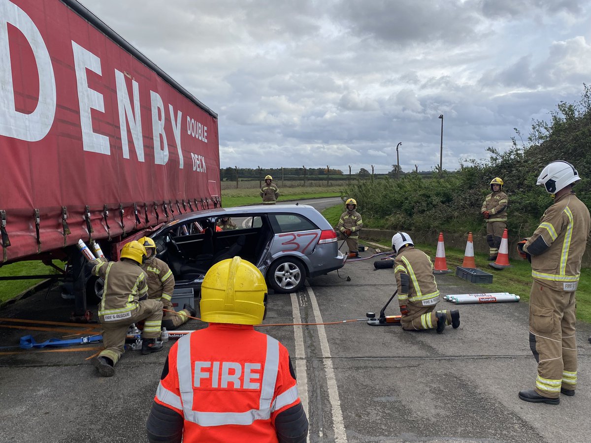 GLTechRescue's tweet photo. Third #heavyrescue operators course delivered for @LincsFireRescue. 36 new operators at x3 Stations now better prepared for these significant incidents with new equipment and heavy vehicle education/ #rescue techniques. Well done to all involved. @LFRTraining  @DenbyTransport https://t.co/2Qwxgs8pqZ