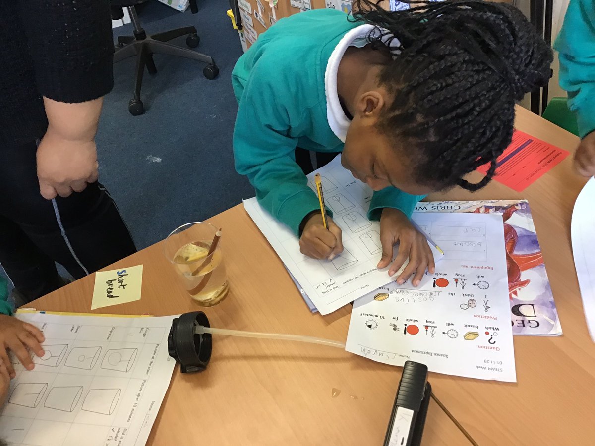 LarkHallPrimary's tweet photo. Year 2 used their Noticing muscle π during our experiment about biscuits. We tested to see which biscuit would stay whole for the longest πͺ We made a prediction, wrote up the method and drew observational drawings before and after #lhsteamweek #lhlondon #lhstu #lhtower #lhblp https://t.co/CNCrwJXcEJ