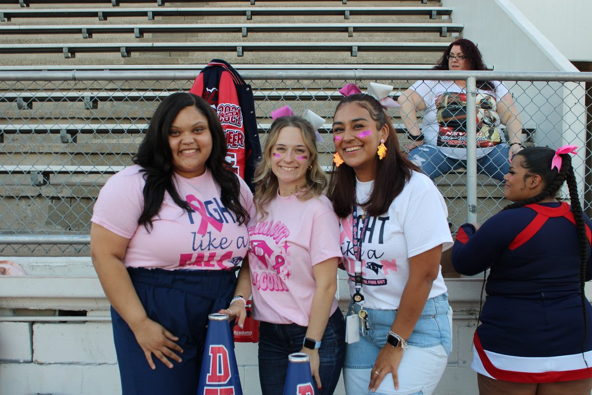 Thursday Nights Lights… with a splash of PINK 🏈🎀 Our Pink Out Kiddie Clinic was AMAZING!! So many smiles, so many cheers learned, and so many great memories made. We had a blast cheering with our future Falcons and can’t wait to do it again soon!
#AldineISD #DavisHighSchool
